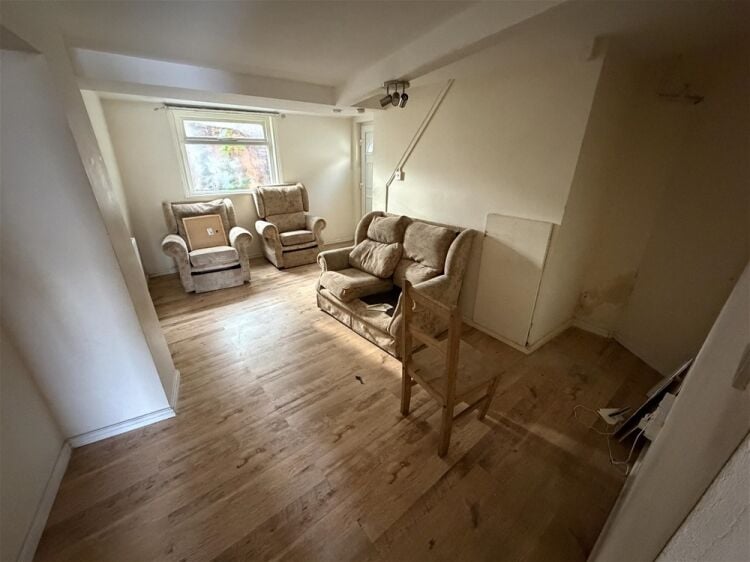 Vacant Unit For Sale in Huddersfield