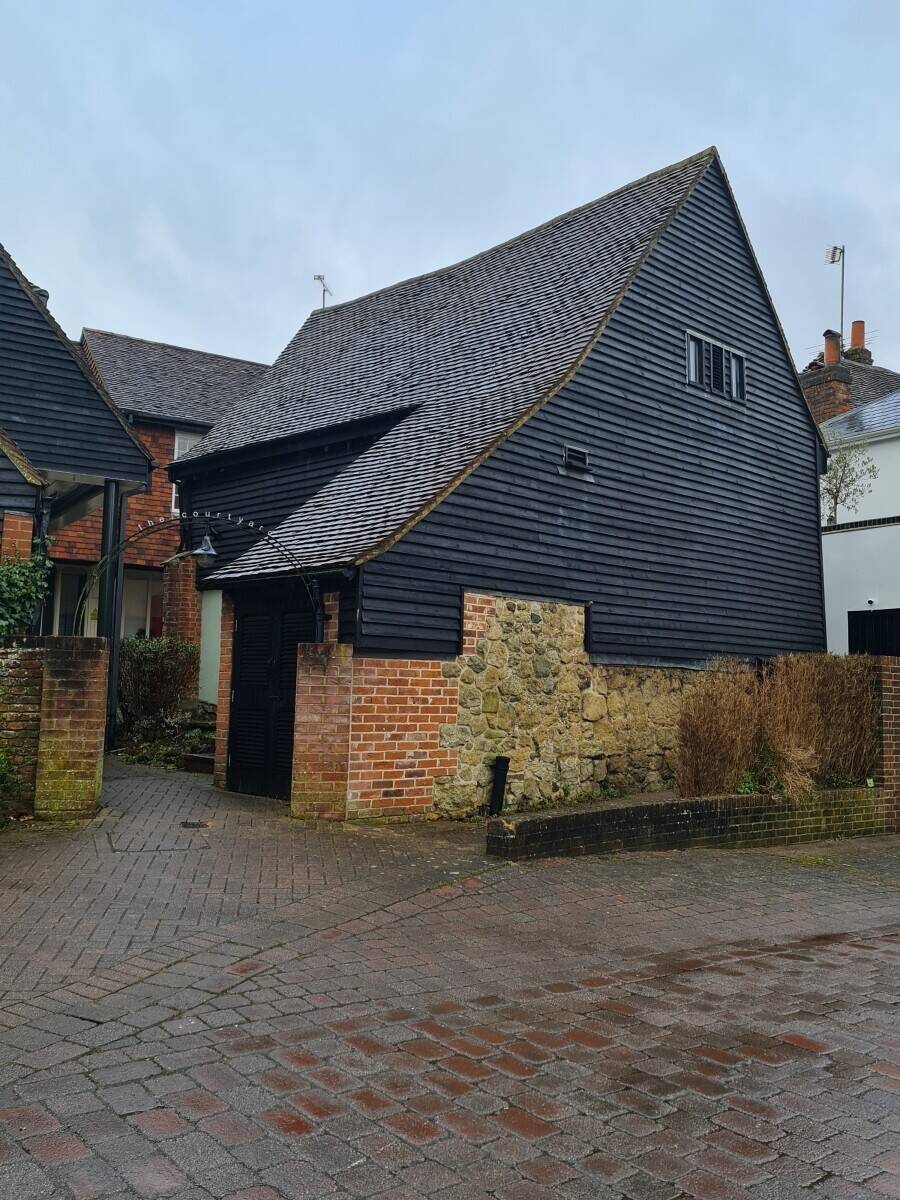 Brunch-style restaurant coffee shop with side delicatessen in the Heritage commuter town of Westerham, Kent Photo 5