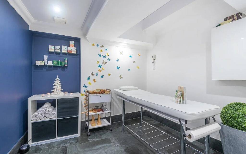 Very busy established hair and beauty salon comprising two floors