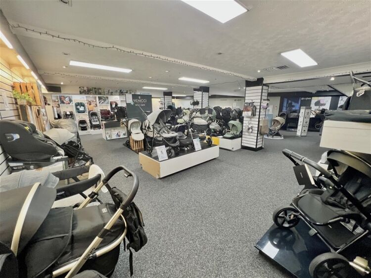 Retail For Sale in Keighley Photo 6