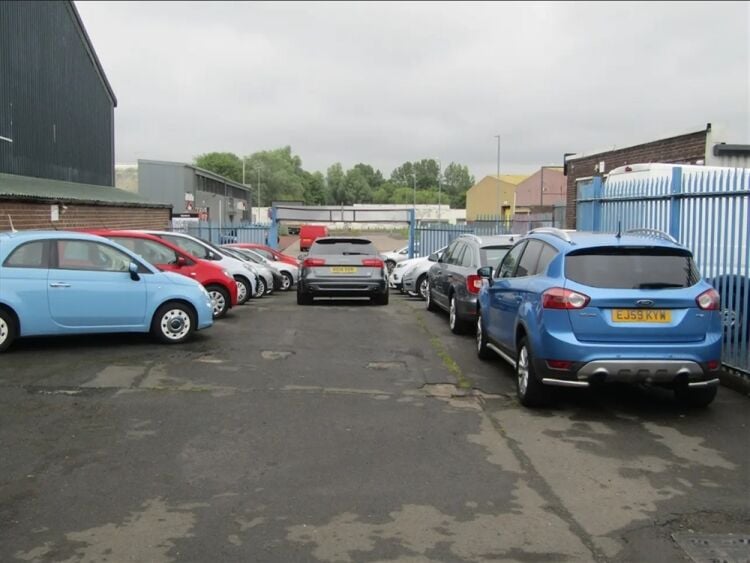 DEALERSHIP FOR USED VEHICLES