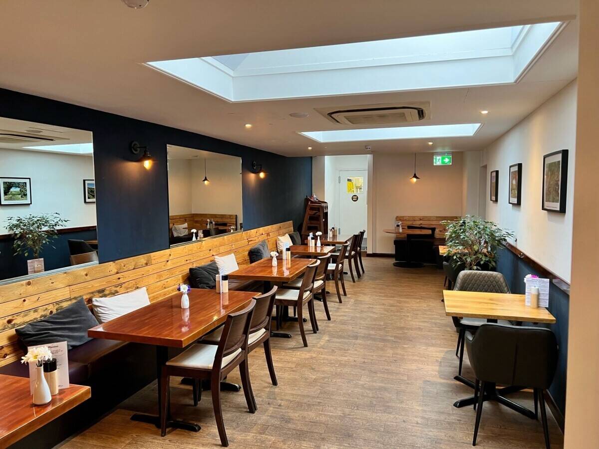 Licensed Cafe Bar & Restaurant In A Sought After East Devon Coastal Town Photo 4