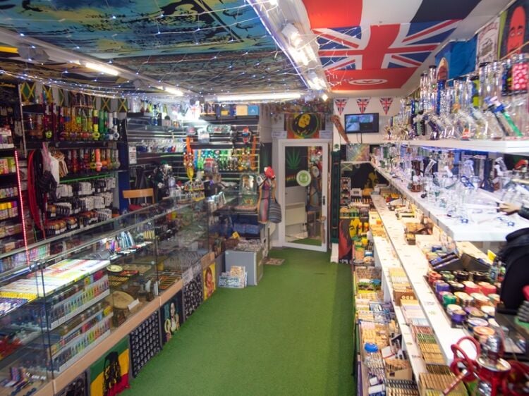 Highly Rated Smoking Accessories And Vapes Shops For Sale