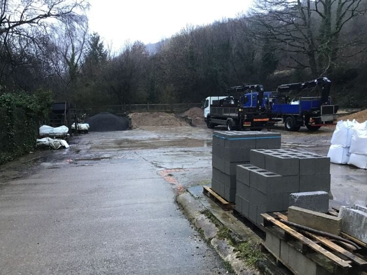 BUILDERS MERCHANTS ON SIZABLE PLOT FOR SALE, SOUTH EAST WALES