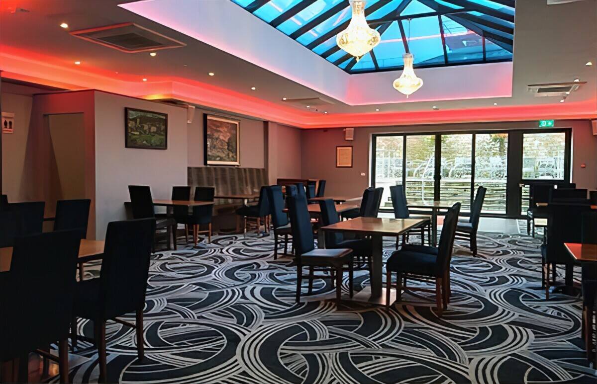 WEST GLAMORGAN (NEATH PORT TALBOT) - TOWN CENTRE 30 BEDROOM HOTEL