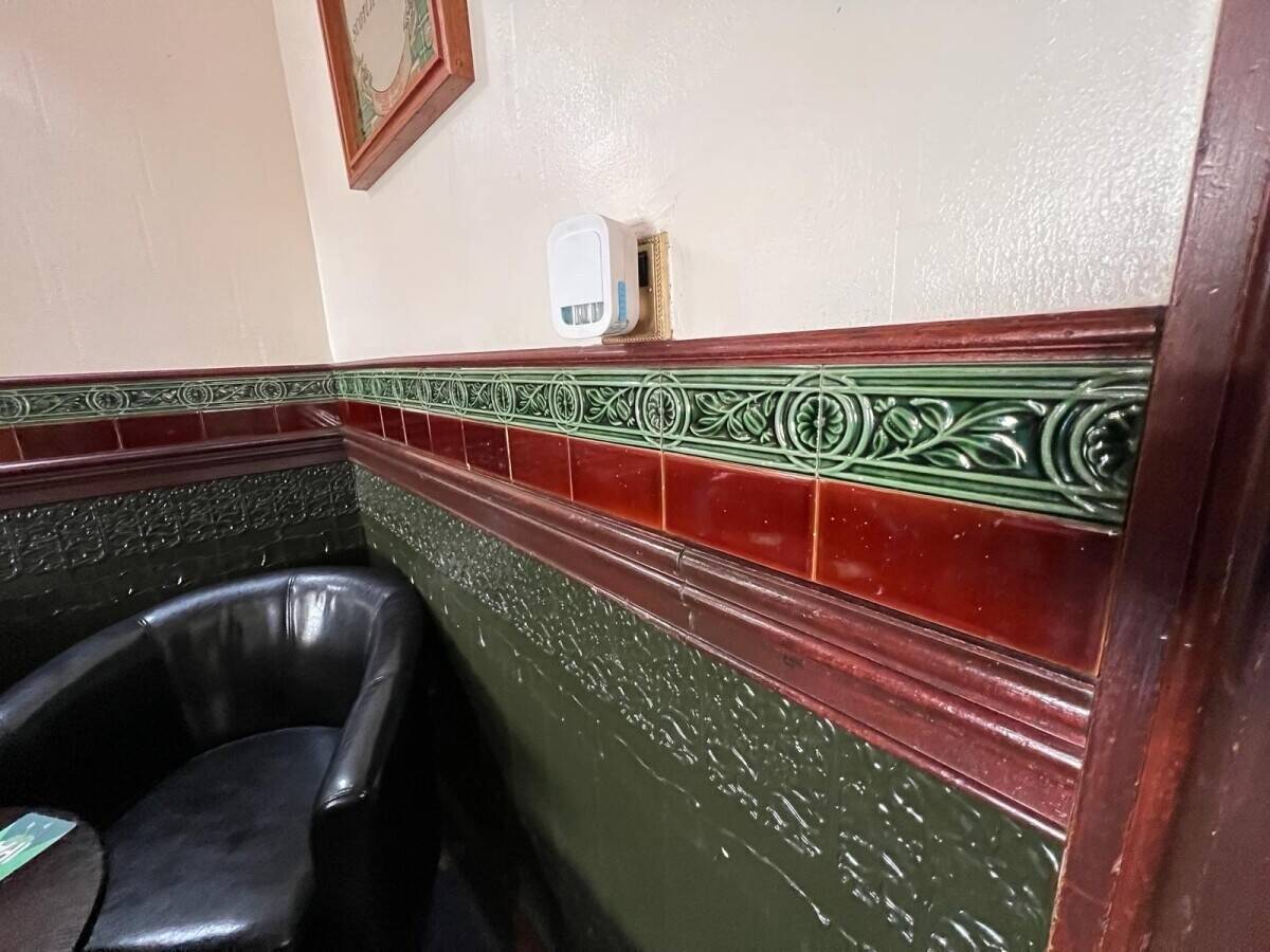 A well preserved and immaculately presented Town Centre Pub (ref 1639) Photo 6