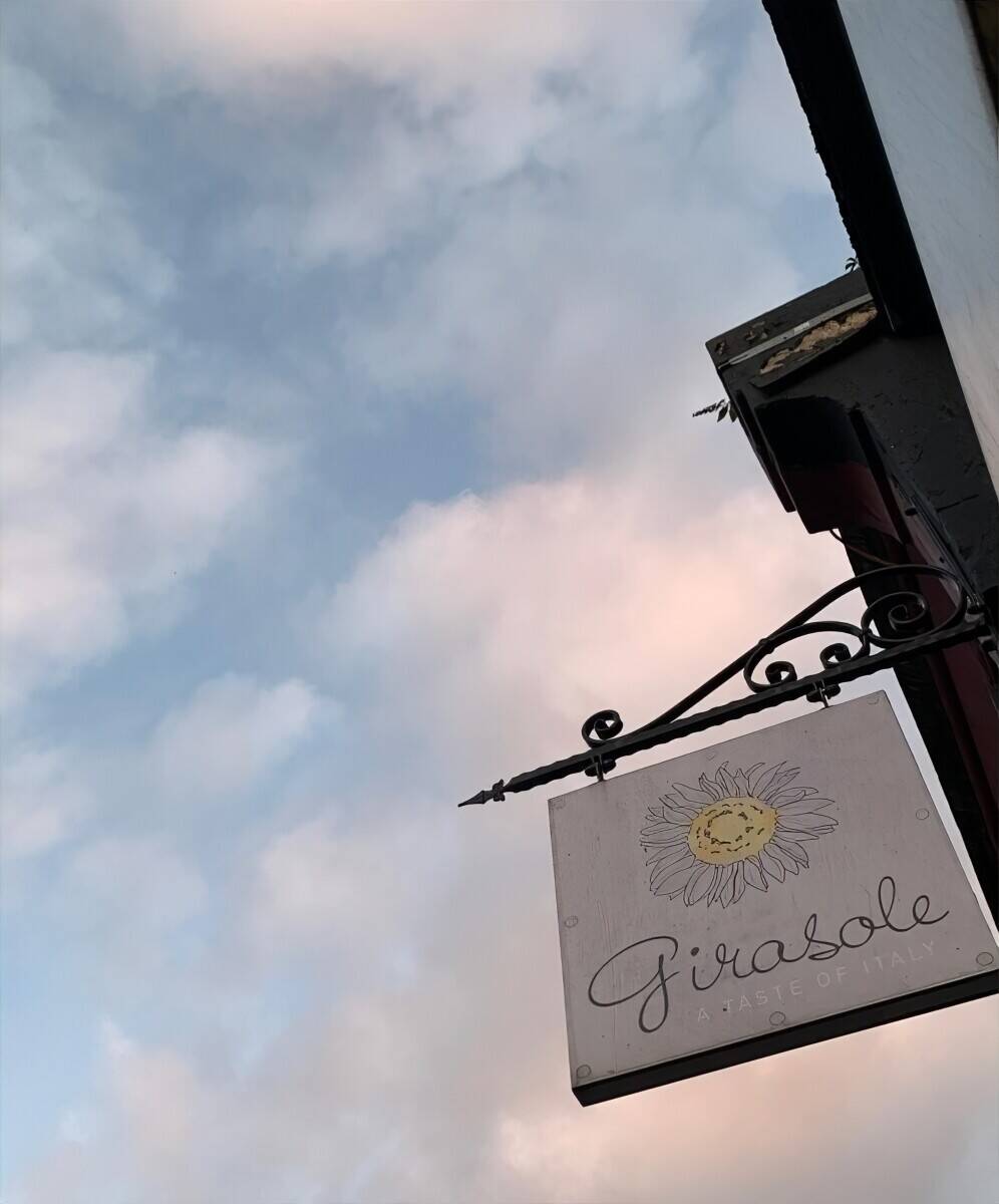 Well-established Italian deli in the heart of Finsbury Park area Photo 7