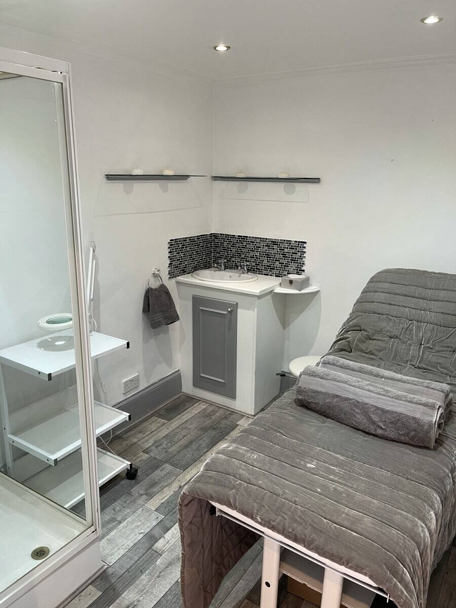 Quick sale - Hair & Beauty Salon in Chichester - £1 sale Photo 6