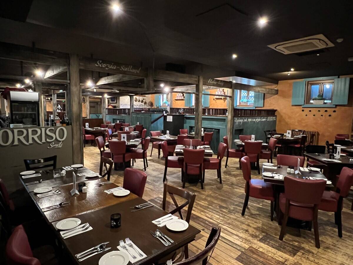 An outstanding town centre restaurant (ref 1648) Photo 6