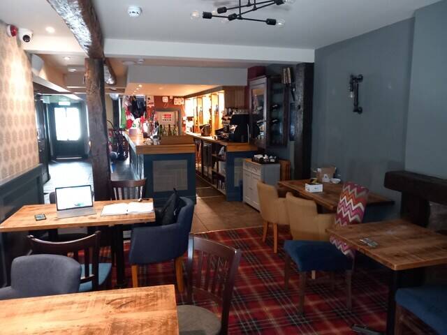 ST IVES, NEATH - RECENTLY REFURBISHED PUBLIC HOUSE WITH 4 EN SUITE LETTING BEDROOMS IN BUSY TOWN CEN
