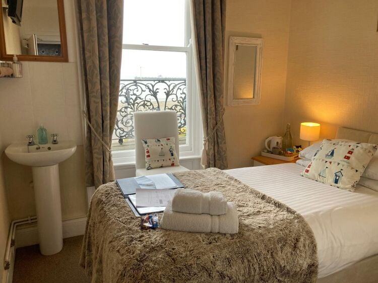 Highly Rated 9 Bedroom B&B Enjoying An Unrivalled Sea Facing Position With Self-Contained 2 Bedroom Owners Maisonette