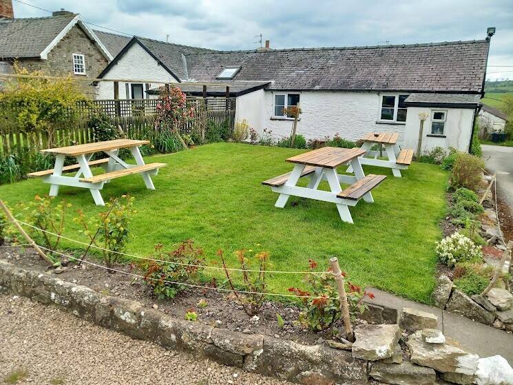 SHROPSHIRE HILLS – WELL APPOINTED COTTAGE STYLE PUBLIC HOUSE WITH 4 LETTING BEDROOMS Photo 6
