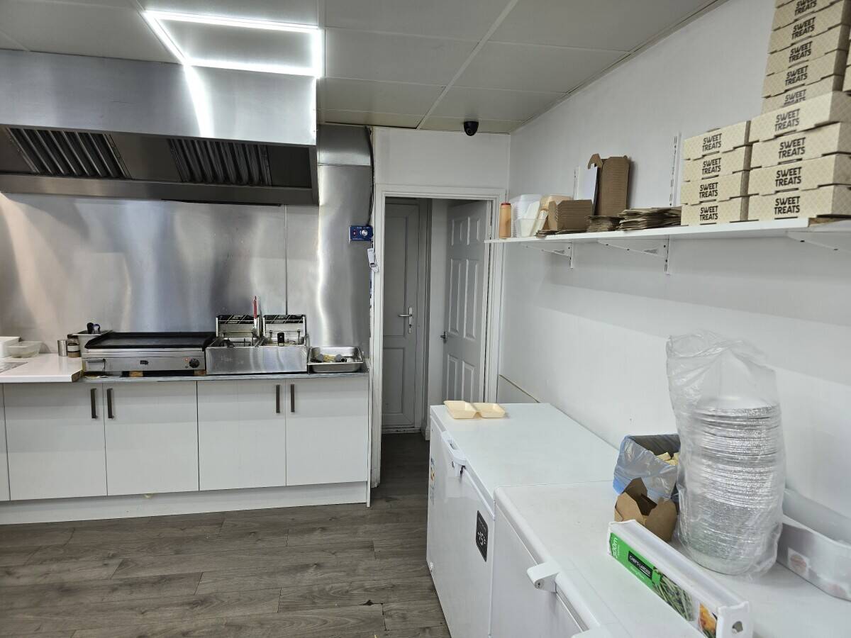Dessert and burger shop in Swinton Manchester Photo 6