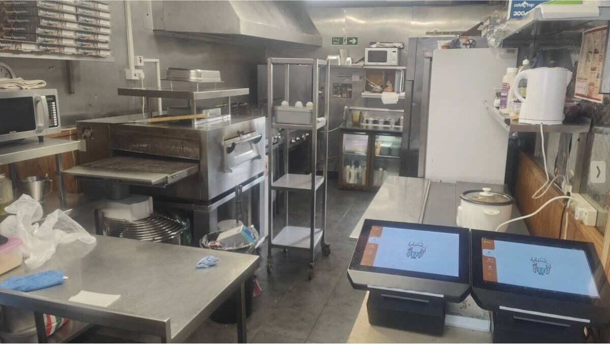 Profitable grilled peri peri chicken and pizza takeaway near Peterborough city centre 