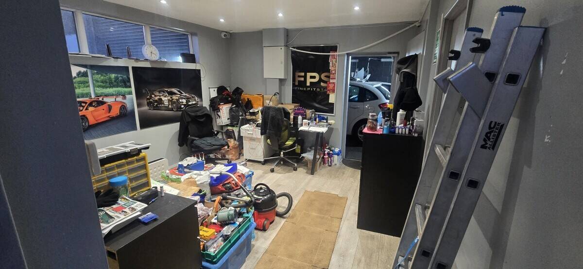 Garage workshop to let in Harlow Photo 7