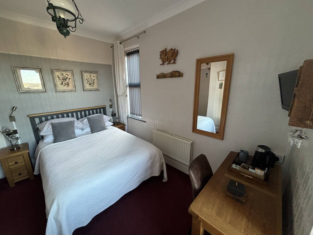MID WALES - WELL APPOINTED WALES TOURIST BOARD 4* GUEST HOUSE