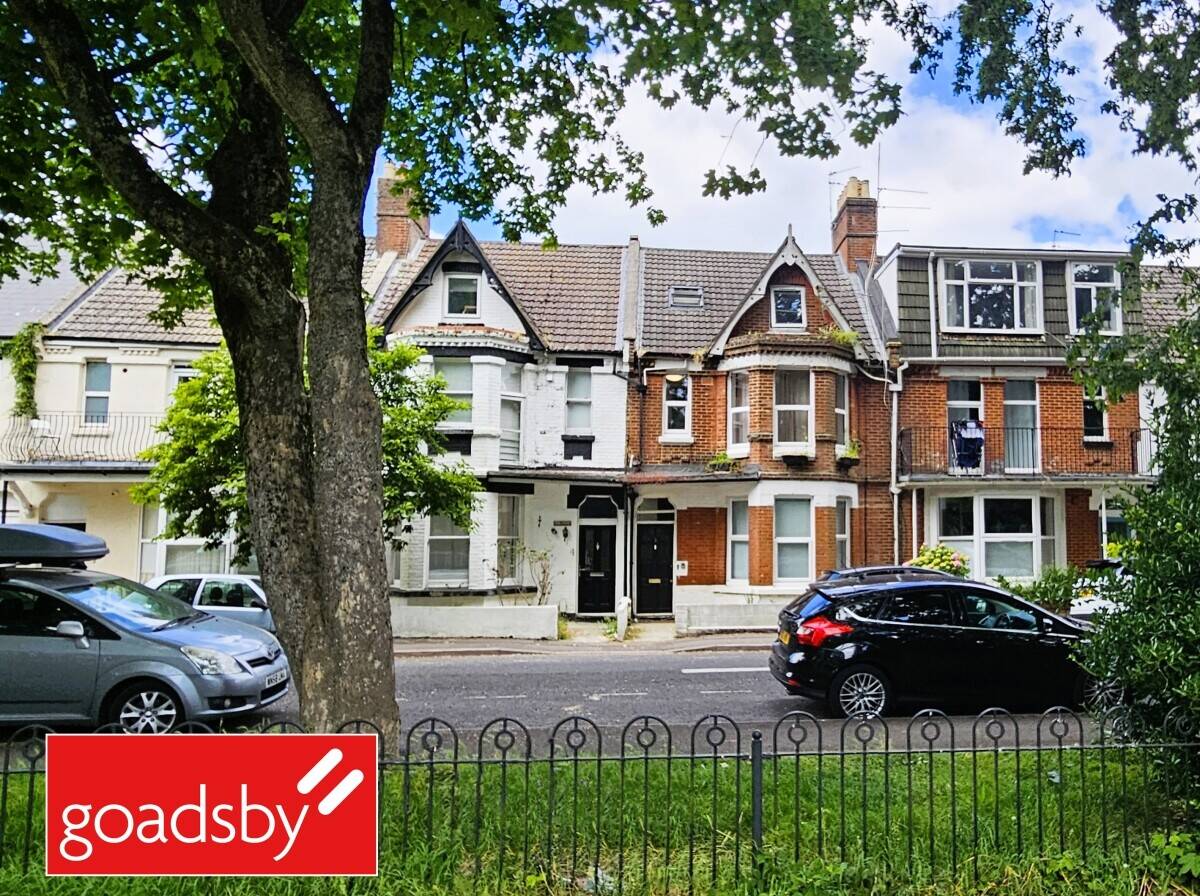 Overlooking Park - 3 x 2 Bedroom Flats