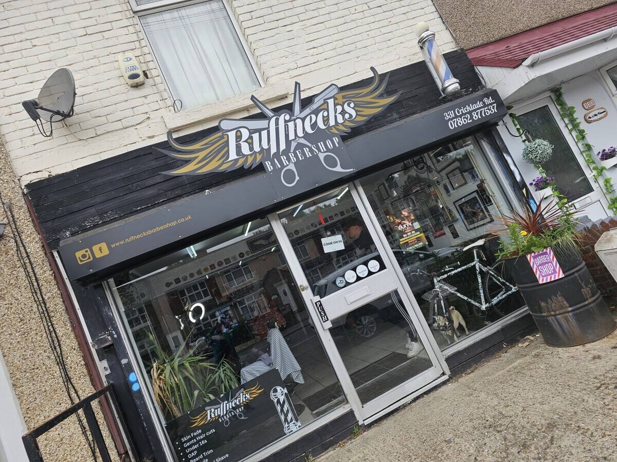 Busy barbershop in Swindon  Photo 6