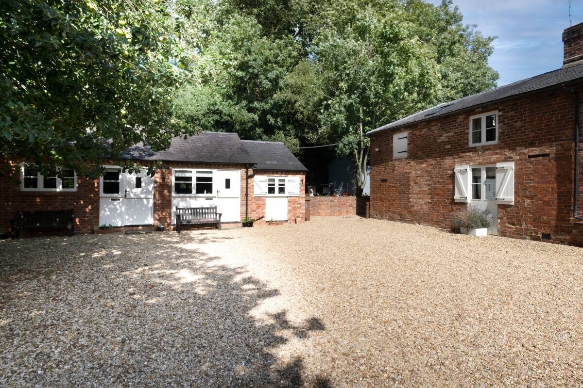 Three highly rated holiday lets, and a beautiful four-bedroom family home in the highly desirable village of Blisworth.  Photo 7