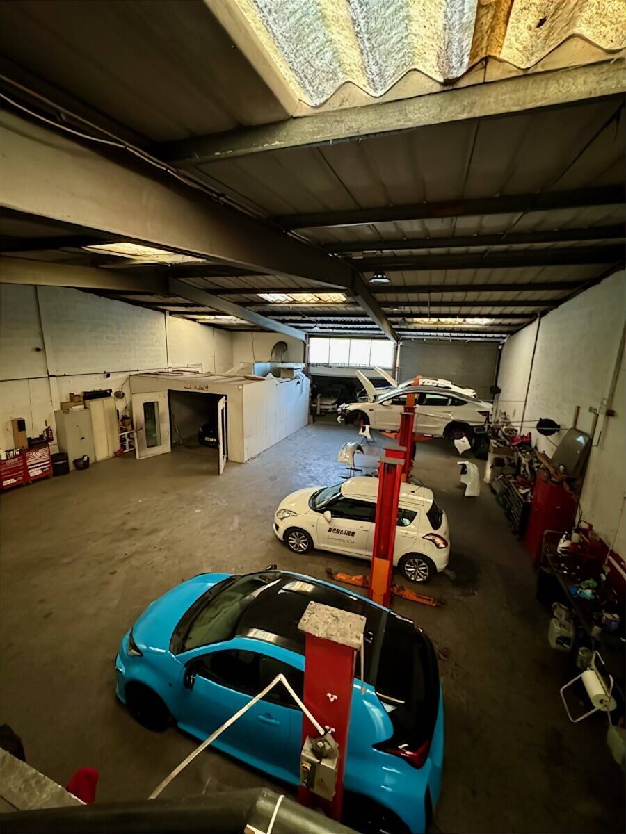 Car repair garage in Cardiff Photo 6