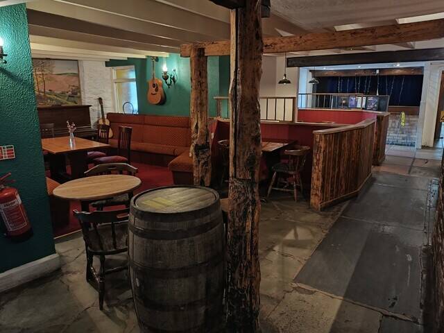 PEMBROKESHIRE - 10 BEDROOM 17TH CENTURY RIVERSIDE INN
