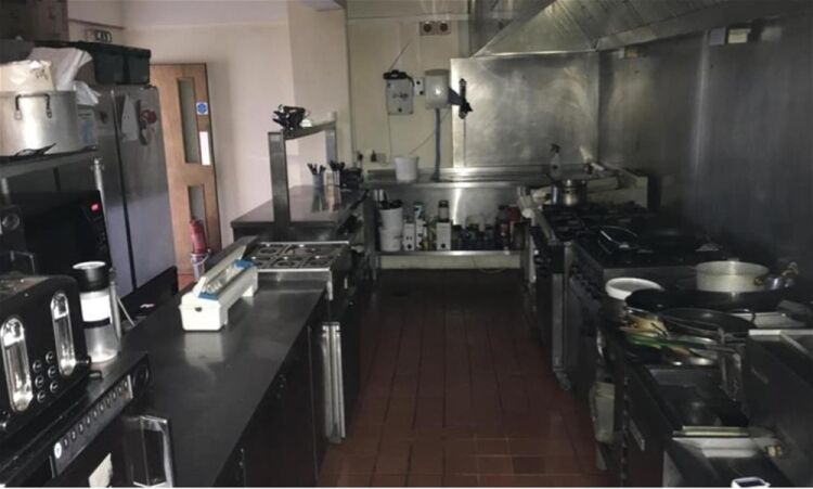 FREEHOLD PUBLIC HOUSE & RESTAURANT  NEAR ABERDARE Photo 6