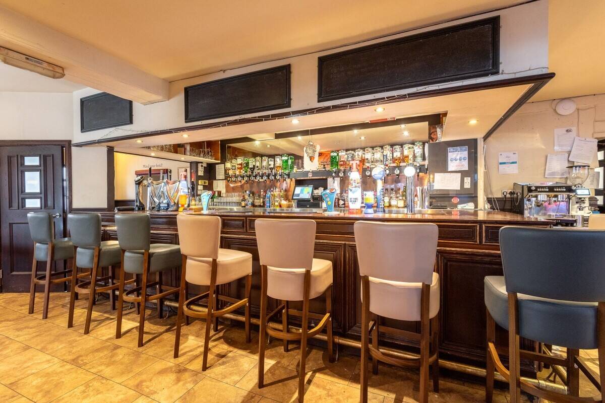 Established & Well Presented 9-Bedroom Hotel For Sale