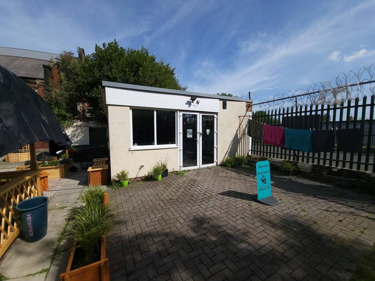Dog groomers shop for rent Photo 6