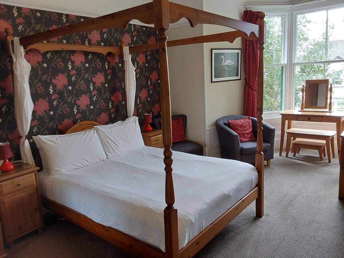 Leasehold Guest House Hotel Bed and Breakfast Guest Accommodation Bowness-on-Windermere For Sale Photo 6