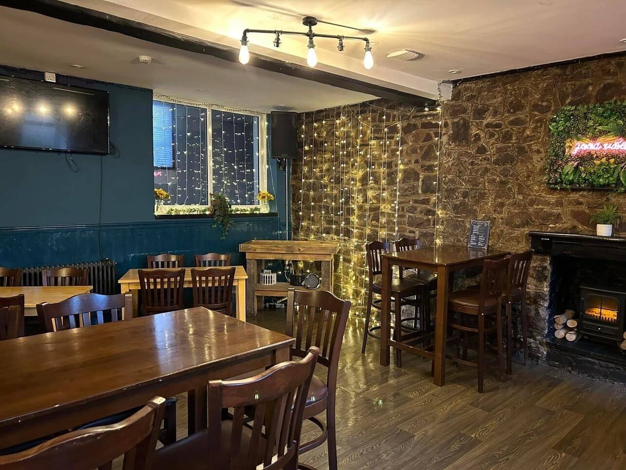 Pub/Bar with late license for sale