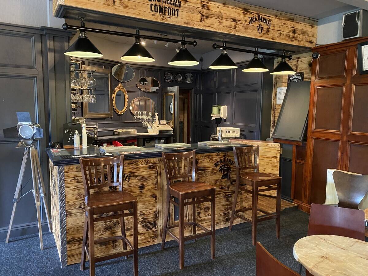 SOMERSET - STYLISH TOWN CENTRE FREEHOUSE