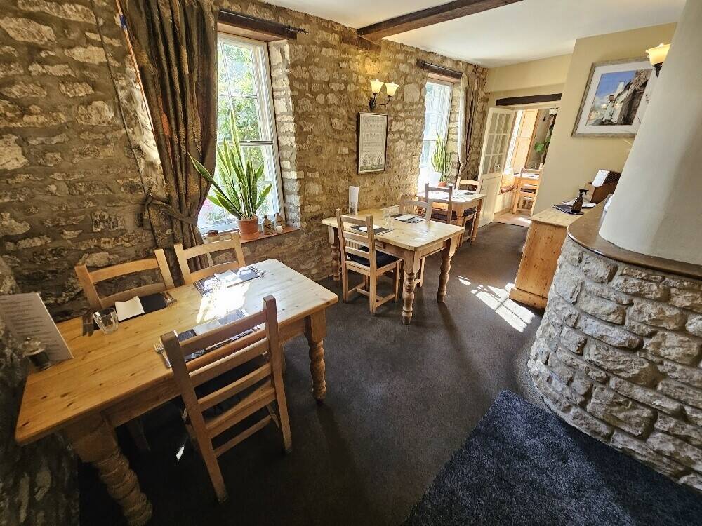 Impressive Dorset Village Inn With Up To 6 Ensuite Letting Rooms & 4 Bedroom Owners Accommodation