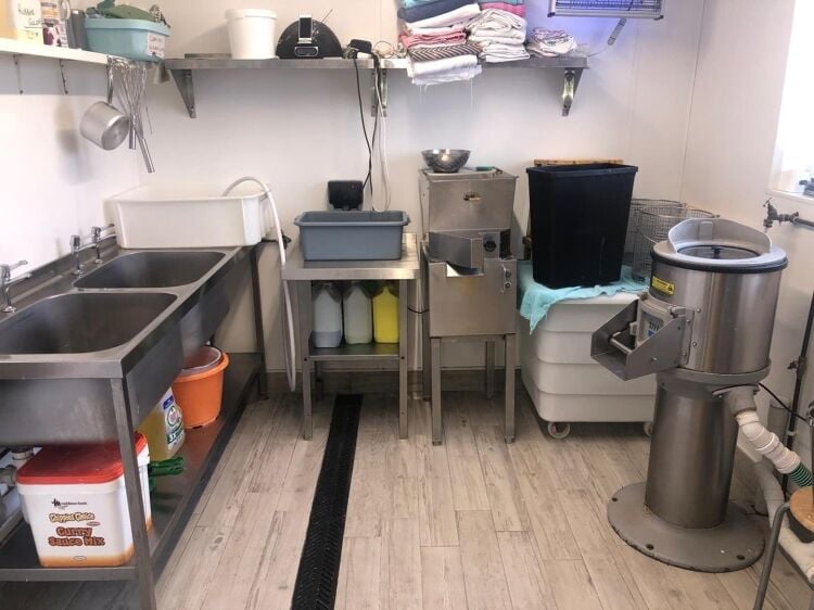 Freehold Fish & Chip Shop Takeaway Located In Redruth Photo 6