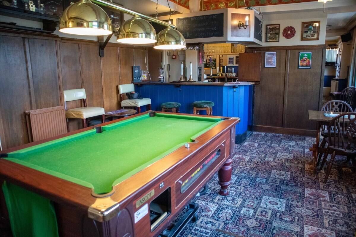 SURREY - WET-LED PUB IN RESIDENTIAL AREA FOR SALE