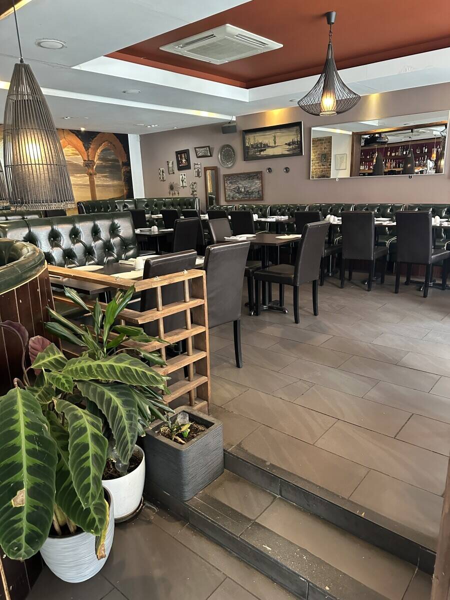 Highly rated restaurant in Surrey and shisha bar