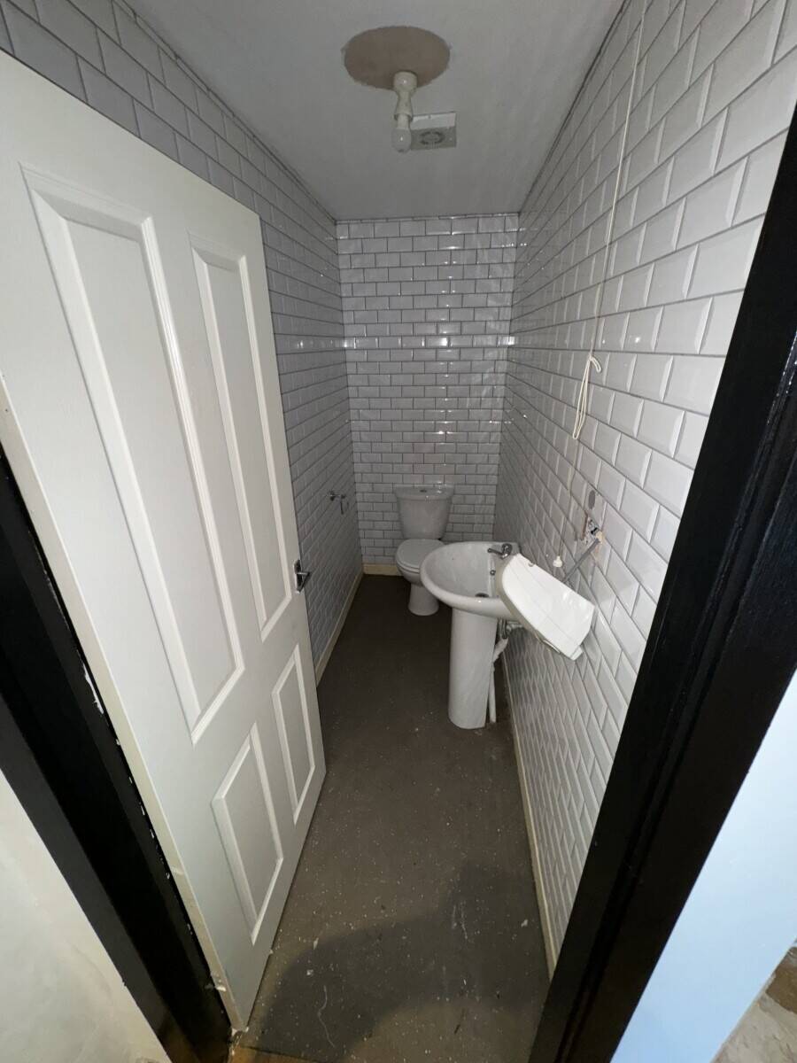 Ex Indian takeaway/restaurant for sale Photo 6