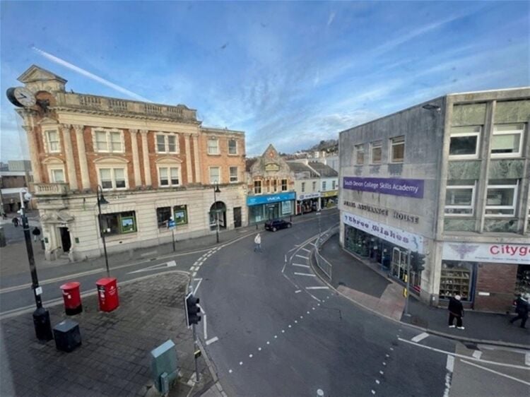 First Floor Office Suite To Let For Sale in Newton Abbot