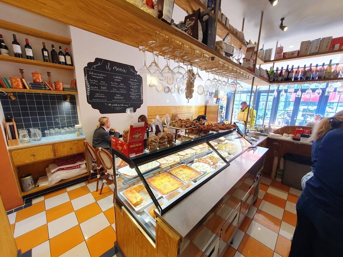 STUNNING CAFÉ / COFFEE SHOP / BISTRO WITH FULL A3 & ALCOHOL (2300) Photo 6