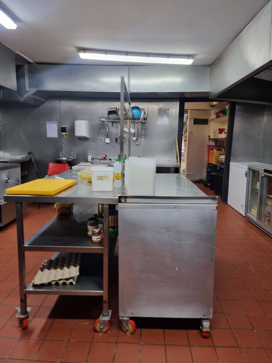 Indian Takeaway located in the central location of Grove Park Quick Sale Photo 6