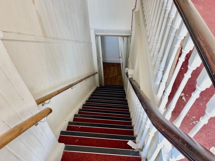 Freehold Commercial Property Located In Redruth Photo 6