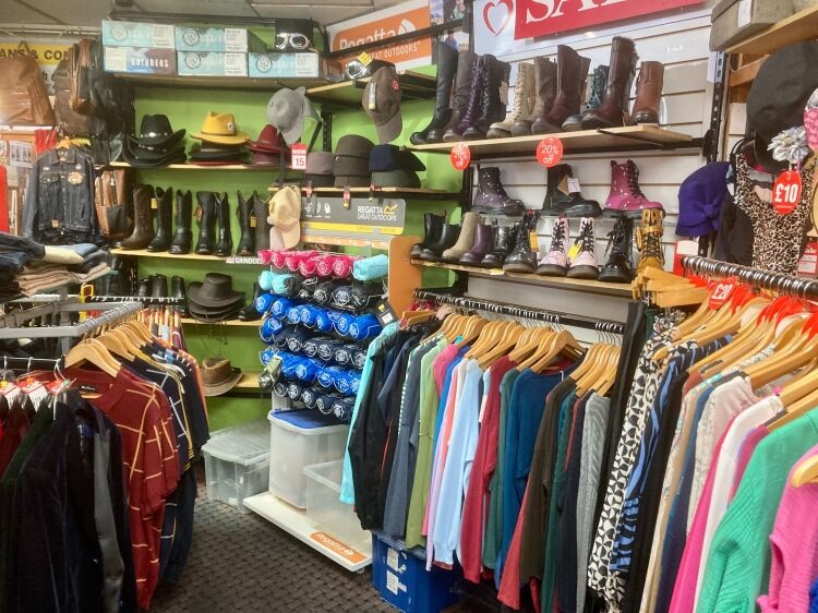 BRANDED CLOTHING & ACCESSORIES RETAIL OUTLET