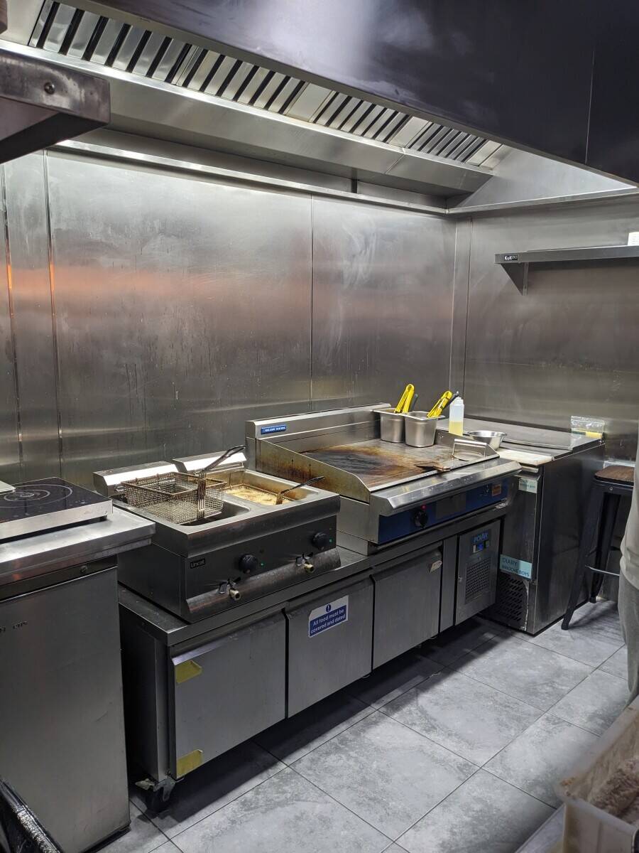 Fast food chicken & burger restaurant for sale in North London Photo 6