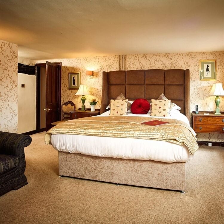 FIVE-STAR HOTEL AND MICHELIN STARRED RESTAURANT