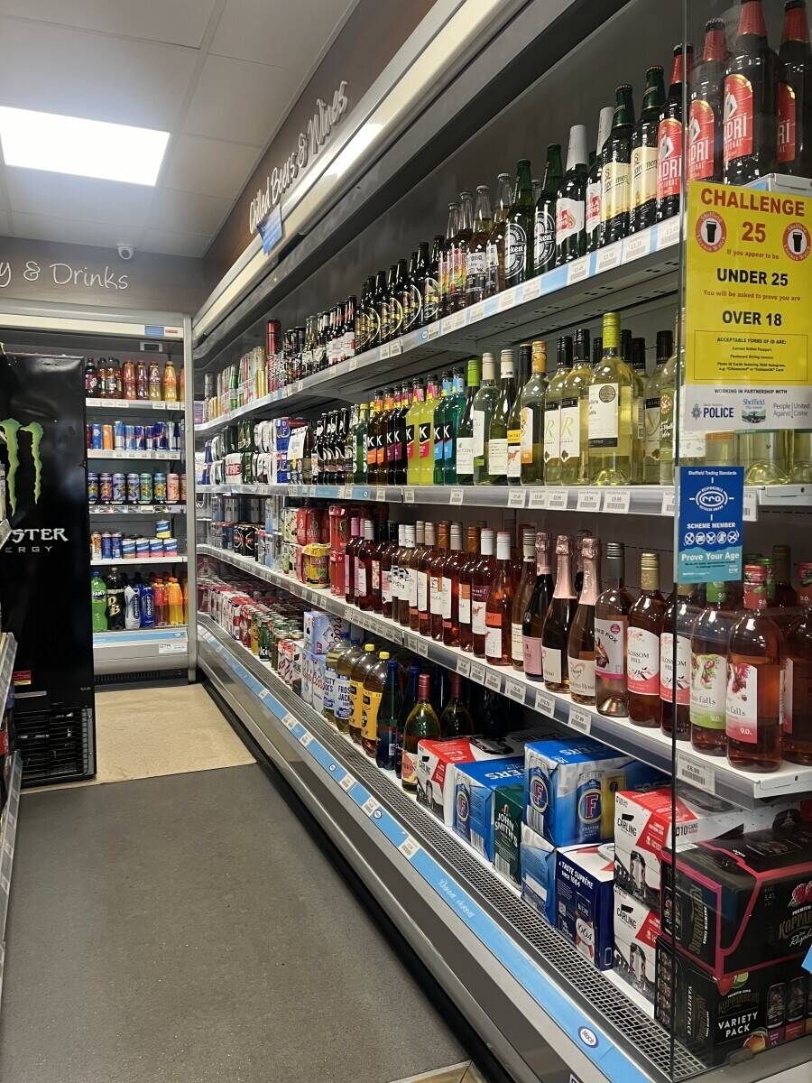 News agent and off-licences Photo 6