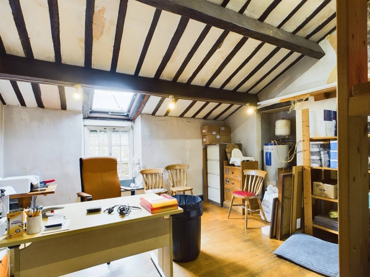 An extremely popular, very well established business in a prime location with a superb turnover. Photo 6