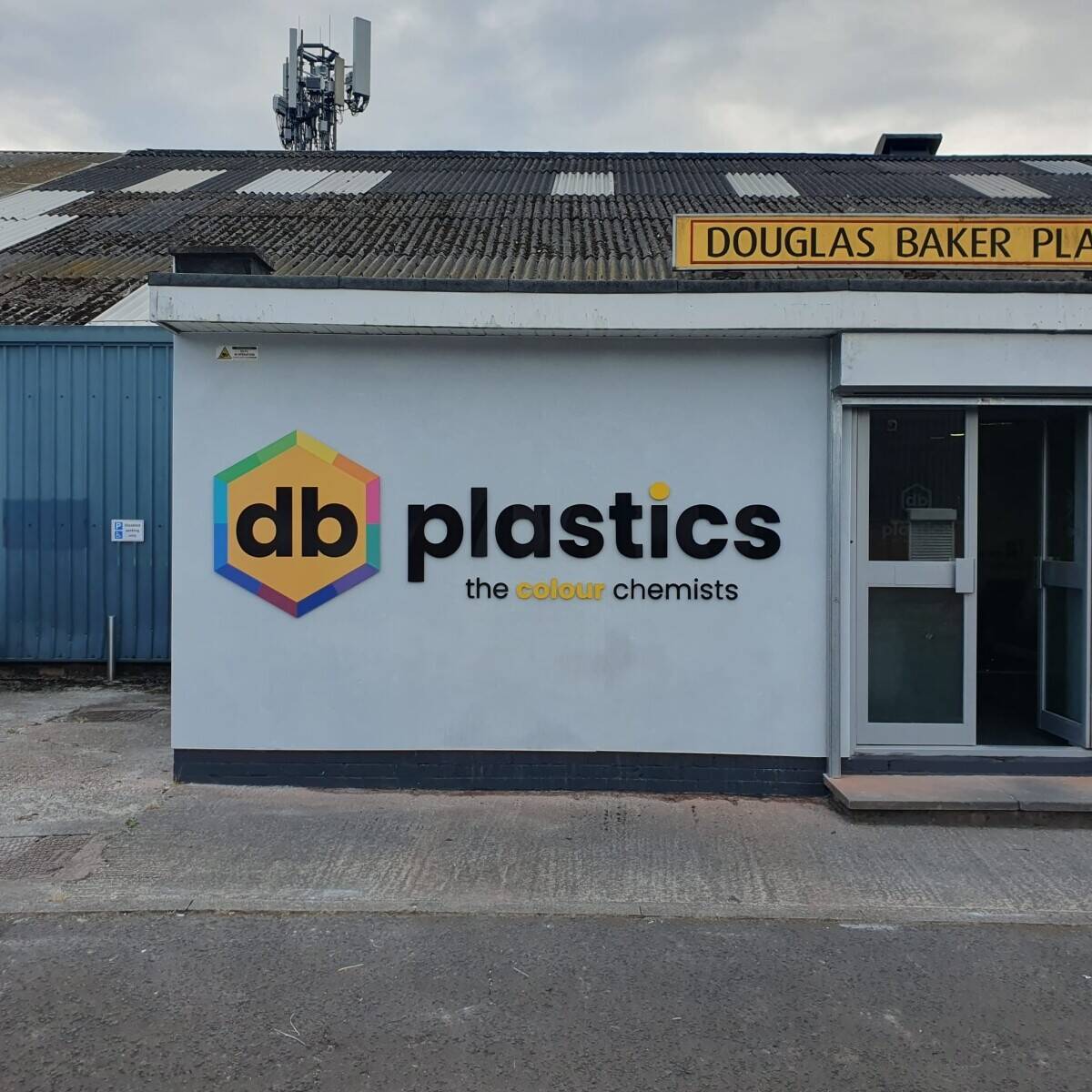 Vehicle vinyl graphics near me – Custom Wraps and Lettering The Sign and Print Factory