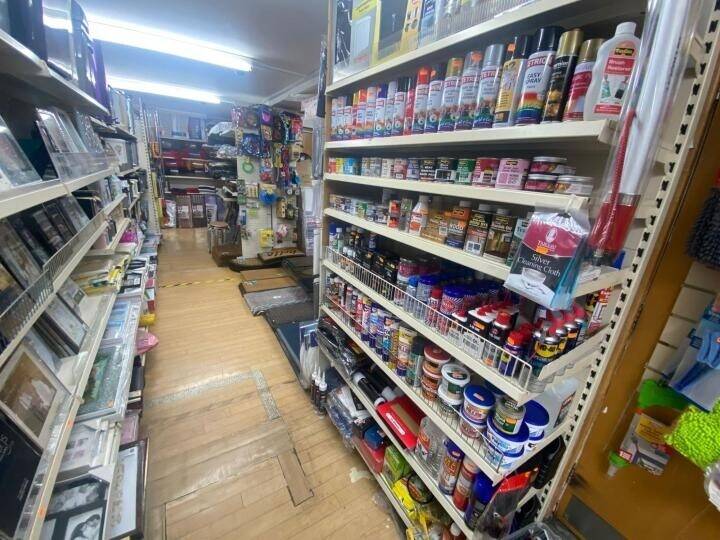SHOP FOR SALE AS FREEHOLD OR LEASEHOLD PROPERTY OR AS EMPTY SHOP Photo 6