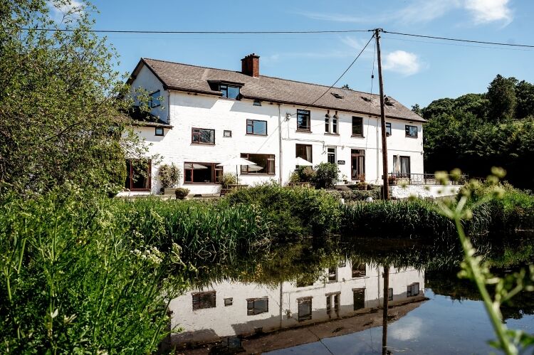 BEAUTIFUL 13 BED GUEST HOUSE with LOVELY OWNERS ACCOM, POWYS