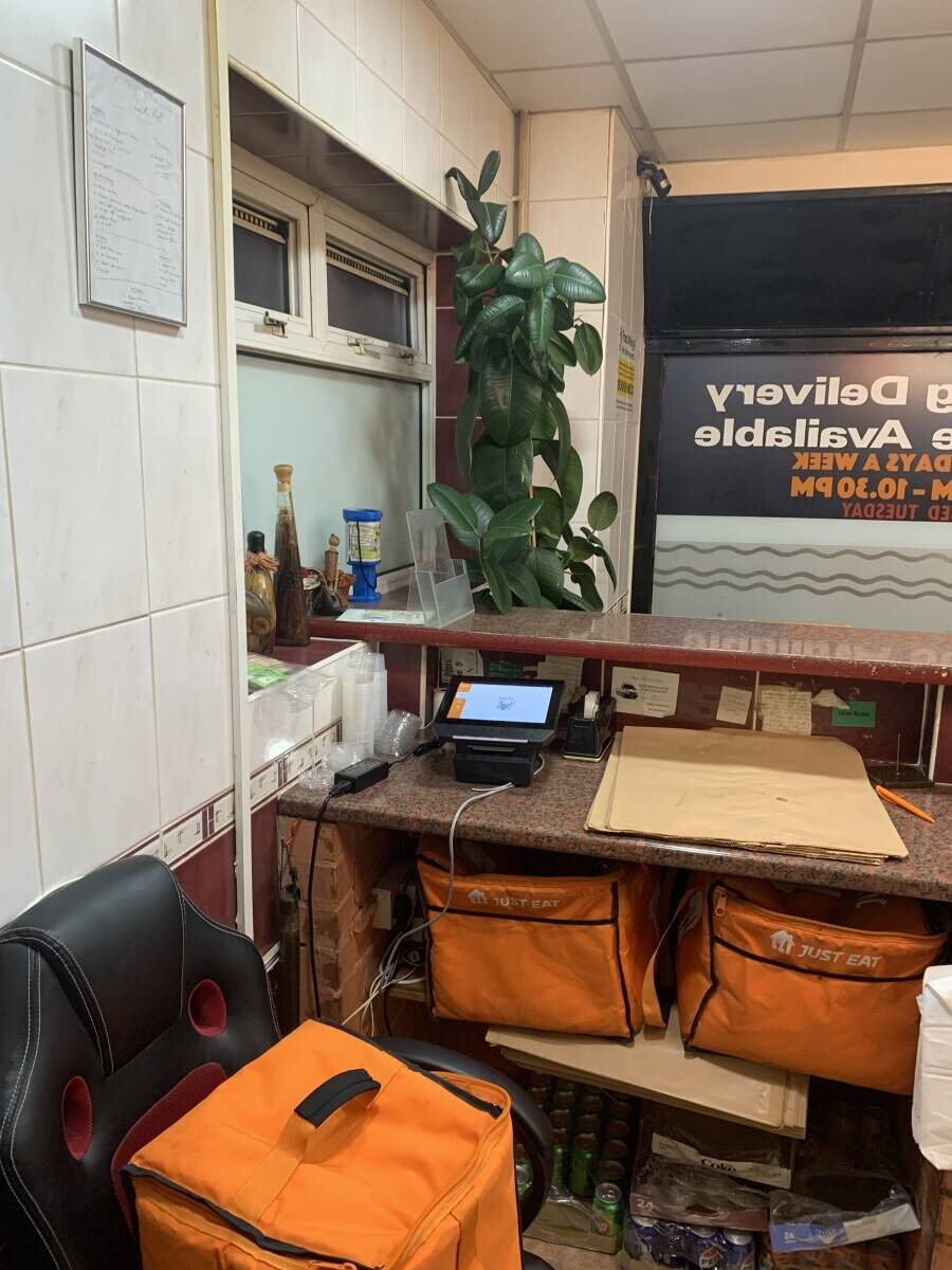 Pizza takeaway with  two bedrooms flat upstairs