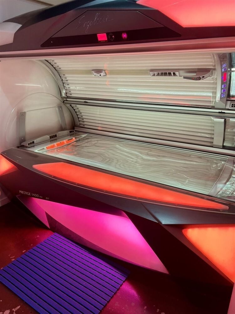PREMIER TANNING, HAIR & BEAUTY  SALON FOR SALE Photo 6